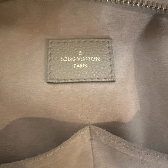 Louis Vuitton Maida Hobo in Turtledove - Picture 11 of 16